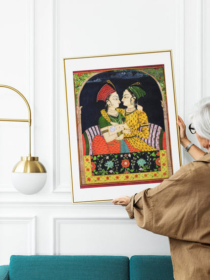Deux dames s'embrassant à un Jharoka (peinture traditionnelle indienne / hindoue)
